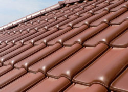 Чем можно покрыть крышу частного дома?